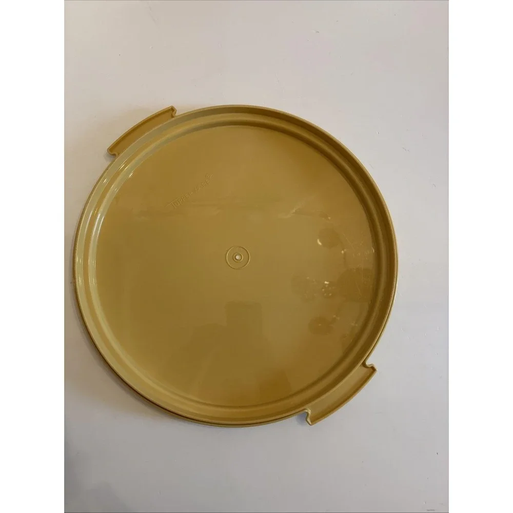 Tupperware Round Cake Carrier Gold W/Lid 1256-4 12